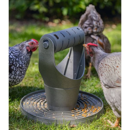 Beeztees Spiel- und Snackturm für Hühner 30x30x30 cm Grau