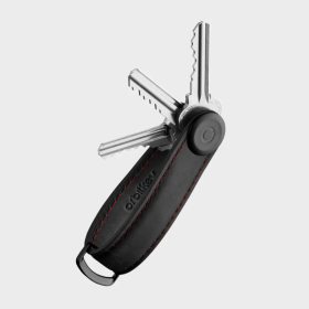 Orbitkey - Crazy-Horse Leder-Schlüsselanhänger - Farbe Obsidianschwarz mit roten Nähten