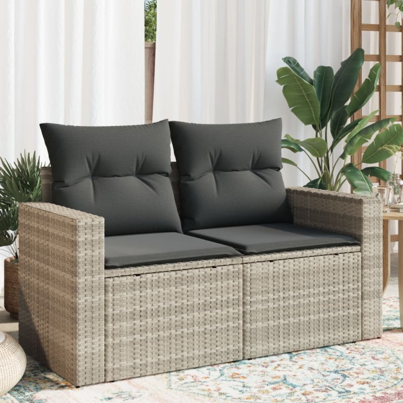 vidaXL Gartensofa mit Kissen 2-Sitzer Hellgrau Poly Rattan vidaXL Gartensofa mit Kissen 2-Sitzer Hellgrau Poly Rattan
