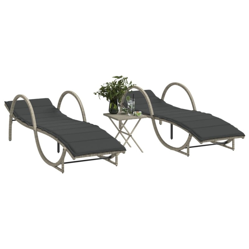 vidaXL Sonnenliegen 2 Stk. mit Tisch Hellgrau Poly Rattan vidaXL Sonnenliegen 2 Stk. mit Tisch Hellgrau Poly Rattan