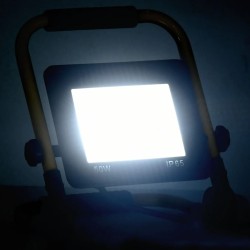 vidaXL LED-Fluter mit Handgriff 50 W Kaltweiß
