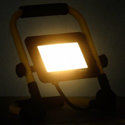 vidaXL LED-Fluter mit Handgriff 30 W Warmweiß
