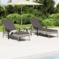 vidaXL Sonnenliegen 2 Stk. mit Tisch und Auflagen Grau Poly Rattan vidaXL Sonnenliegen 2 Stk. mit Tisch und Auflagen Grau Poly Rattan